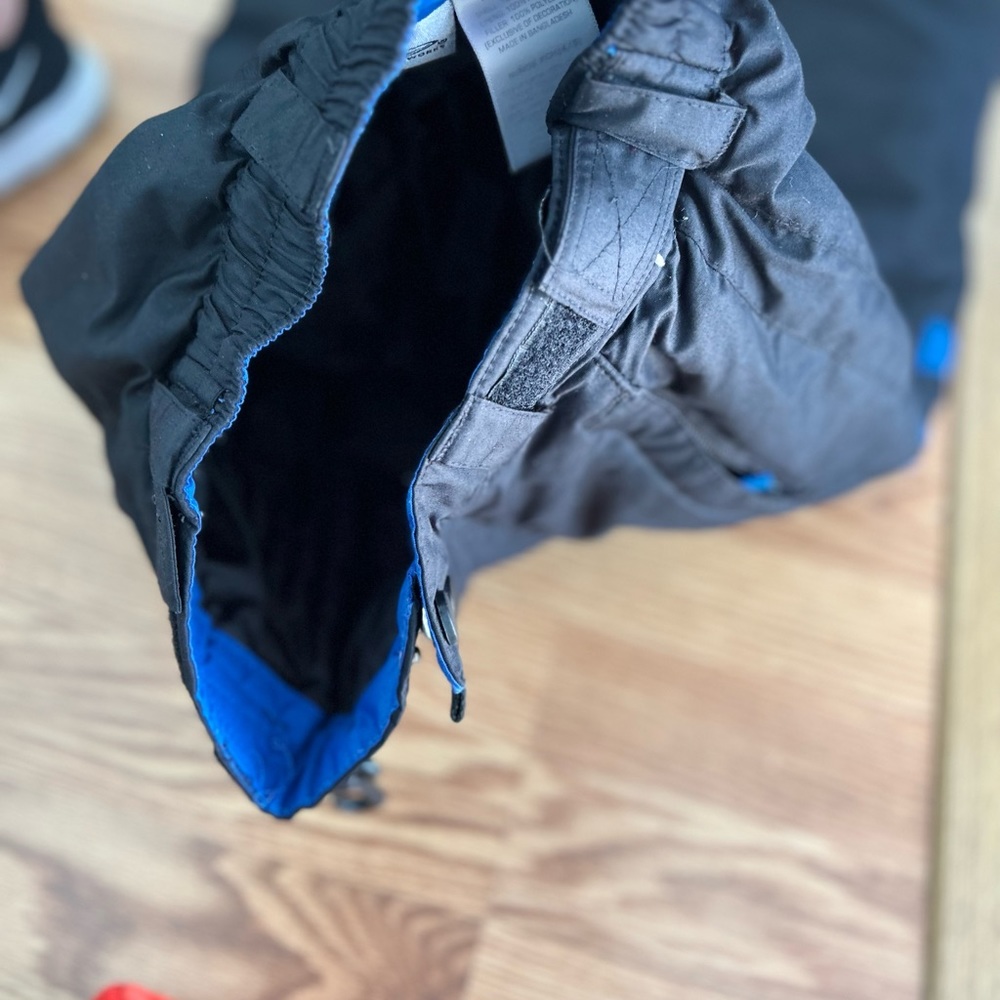 Boys kids black blue ski pants (free beanie) size 4 5 athletic snozu GUC… - Picture 5 of 7
